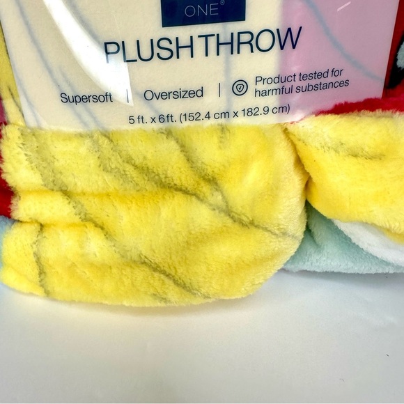 Disney Snow White Plush Throw Blanket 60 x 72 - Picture 5 of 5